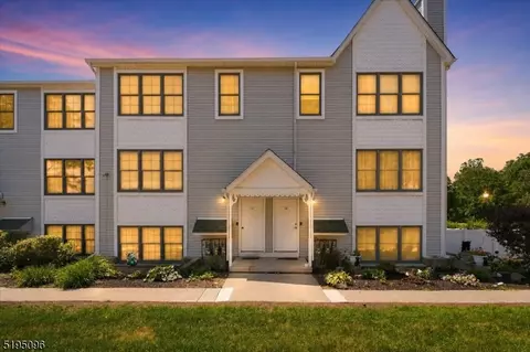 52 Burlington Ct #52, Hamburg, NJ 07419