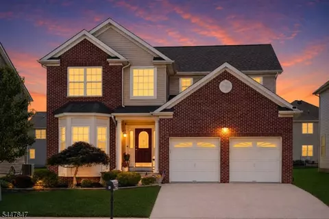 8 Hopkinson Ln, Somerset, NJ 08873