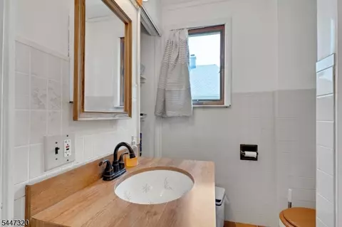 Bath - 434 E 3rd Ave, Roselle, NJ 07203 photo 3 of 4