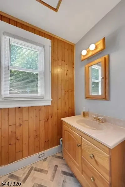 Entry Way - 434 E 3rd Ave, Roselle, NJ 07203 photo 5 of 7