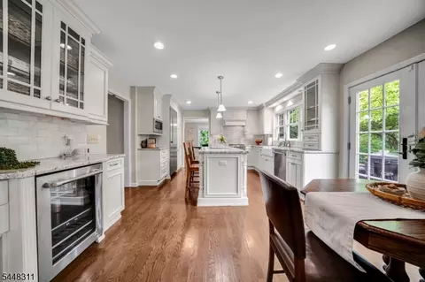 5 Fieldstone Dr, Lebanon, NJ 08833