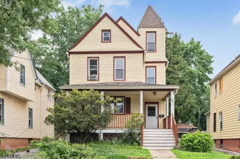 35 Park Ave, Dumont, NJ 07628