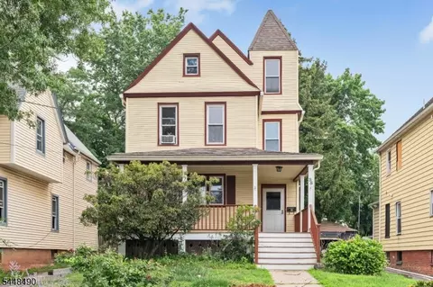 35 Park Ave, Dumont, NJ 07628