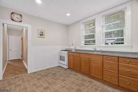 Entry Way - 79 Union Ave, Nutley, NJ 07110 photo 5 of 7