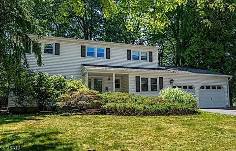 109 Leamoor Dr, Parsippany, NJ 07054