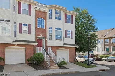 1366 Genovese Ln, Rahway, NJ 07065