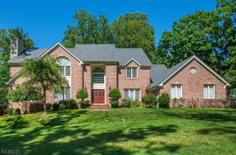 11 Rosewood Ln, Denville, NJ 07834