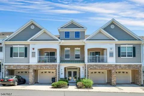905 Brook Hollow Dr #905, Whippany, NJ 07981