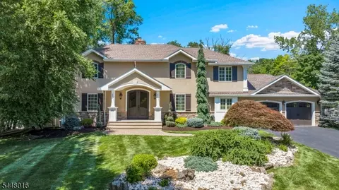 3 Bromley Ct, Montville, NJ 07045