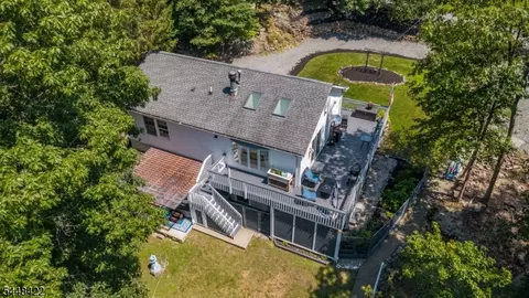 38 Oneida Ave, Hopatcong, NJ 07843