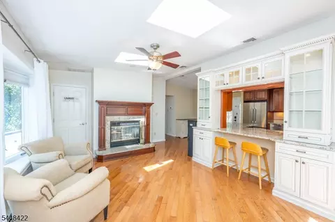 38 Oneida Ave, Hopatcong, NJ 07843