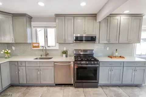 40 Winslow Ter, Fair Lawn, NJ 07410