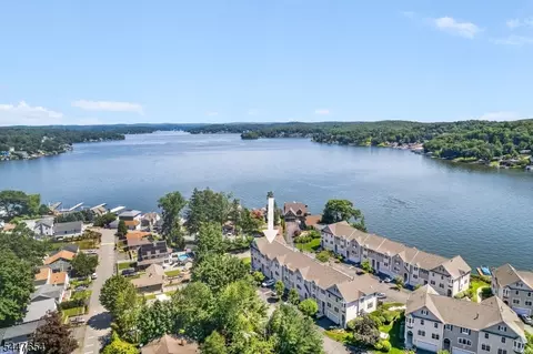 33 Catamaran Ct, Mount Arlington, NJ 07856
