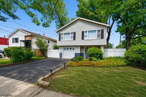 18 E 37th St, Paterson, NJ 07514