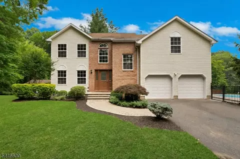 14 Lakeview Ave, Watchung, NJ 07069