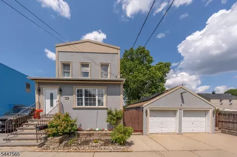 4 Jeanette St, Carteret, NJ 07008