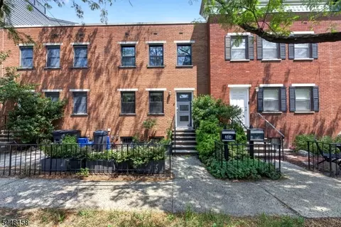 304 9th St, Jersey City, NJ 07302