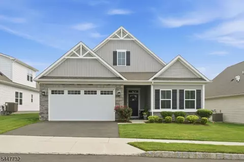 5 Harris Hawk Rd, Washington, NJ 07882