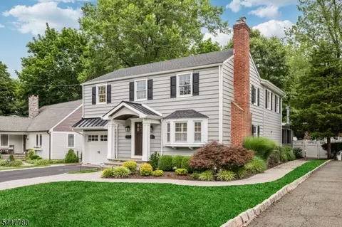 47 Oak Ln, Essex Fells, NJ 07021