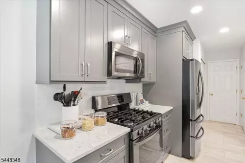 Kitchen - 70 Carter Rd #70, Haskell, NJ 07420 photo 3 of 3
