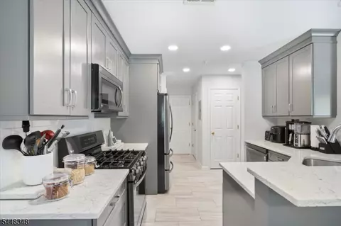 Kitchen - 70 Carter Rd #70, Haskell, NJ 07420 photo 1 of 3