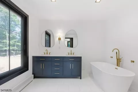 Bath - 60 Brookside Dr, Upper Saddle River, NJ 07458 photo 6 of 10