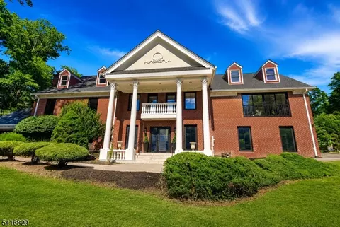 60 Brookside Dr, Upper Saddle River, NJ 07458