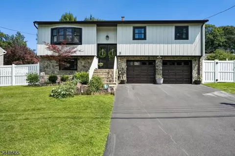 3 Ford Ave, Hopatcong, NJ 07843
