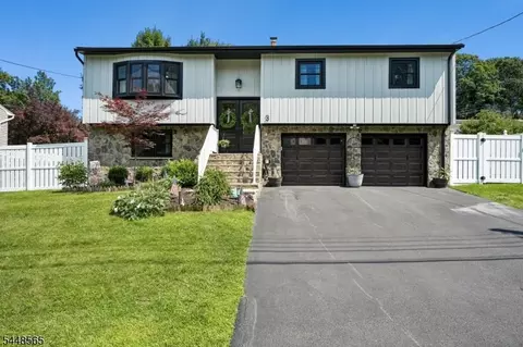 3 Ford Ave, Hopatcong, NJ 07843