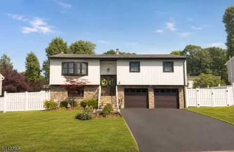3 Ford Ave, Hopatcong, NJ 07843