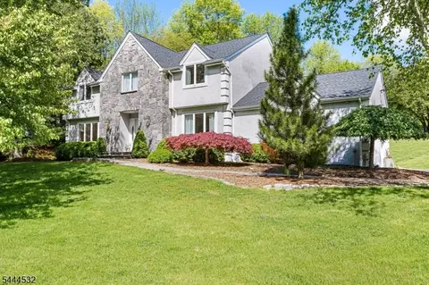 1 Winters Dr, Glen Gardner, NJ 08826