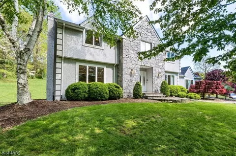 1 Winters Dr, Glen Gardner, NJ 08826