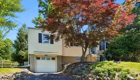 74 Minnehaha Blvd, Oakland, NJ 07436