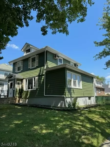883 Ray Ave, Ridgefield, NJ 07657
