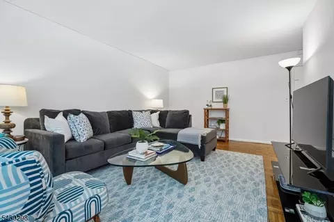 465-73 Valley St UNIT 2E, Maplewood Twp, NJ 07040