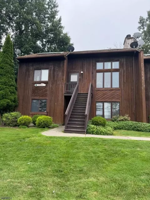 7 Pevero Dr #8, Vernon, NJ 07462