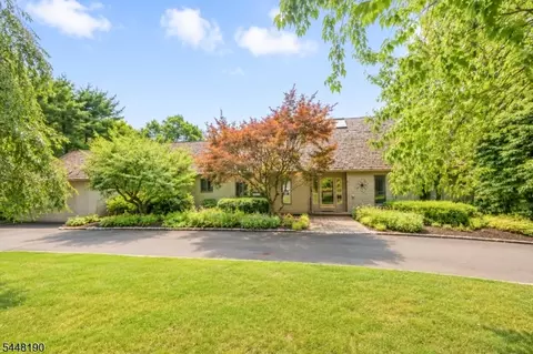 8 Woods Ln, Chatham, NJ 07928