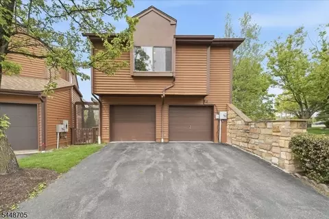 2 Powderhorn Dr, Rockaway, NJ 07866