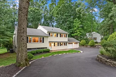19 Sunrise Dr, Morris Plains, NJ 07950
