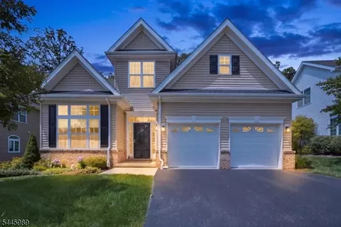 27 Harrison Way, Mount Arlington, NJ 07856