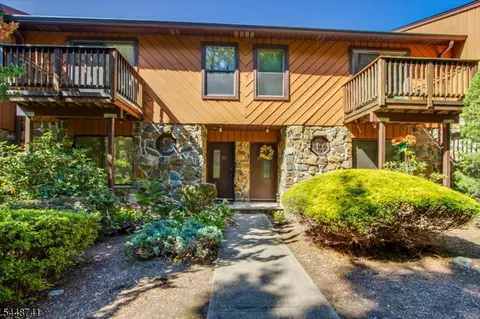3 Brookside Hts # F, Wanaque, NJ 07465
