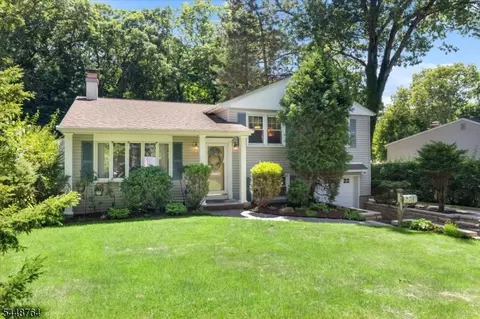 85 Page Dr, Oakland, NJ 07436