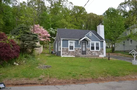 5 Fairview Ave, Mine Hill, NJ 07803
