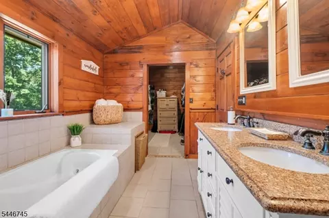 Bath - 44 Morgan Dr, Wantage, NJ 07461 photo 3 of 3