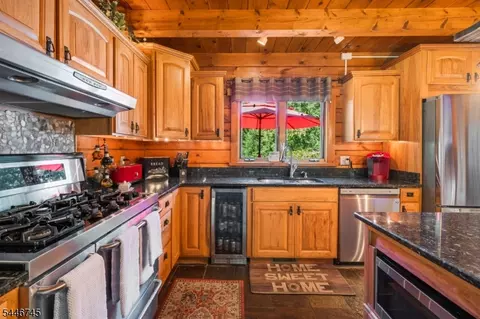 Kitchen - 44 Morgan Dr, Wantage, NJ 07461 photo 3 of 4