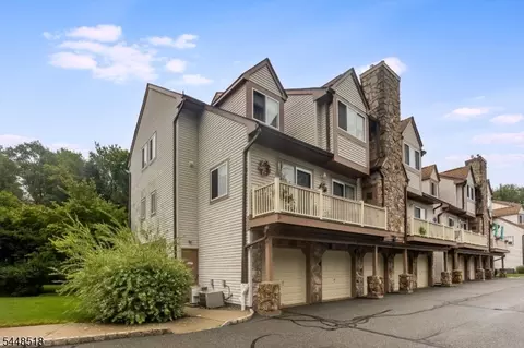 141 Woods Edge Dr #141, Succasunna, NJ 07876
