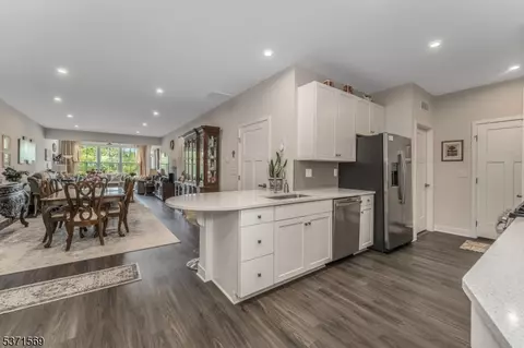 16 Sparrowhawk St, Washington, NJ 07882