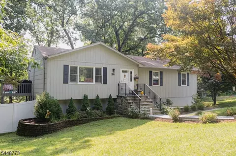 34 Crestwood Rd, Rockaway, NJ 07866