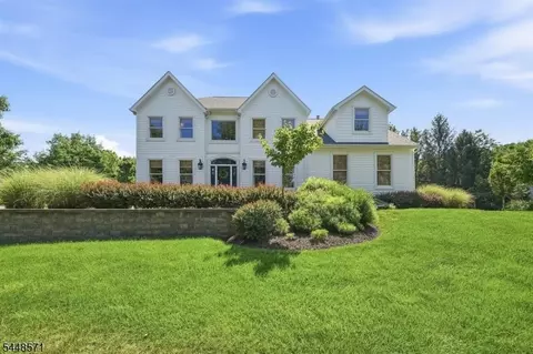 1 Pendleton Ct, Annandale, NJ 08801