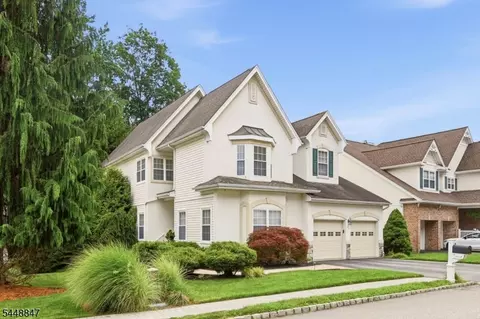 53 Ramapo River Trce, Oakland, NJ 07436